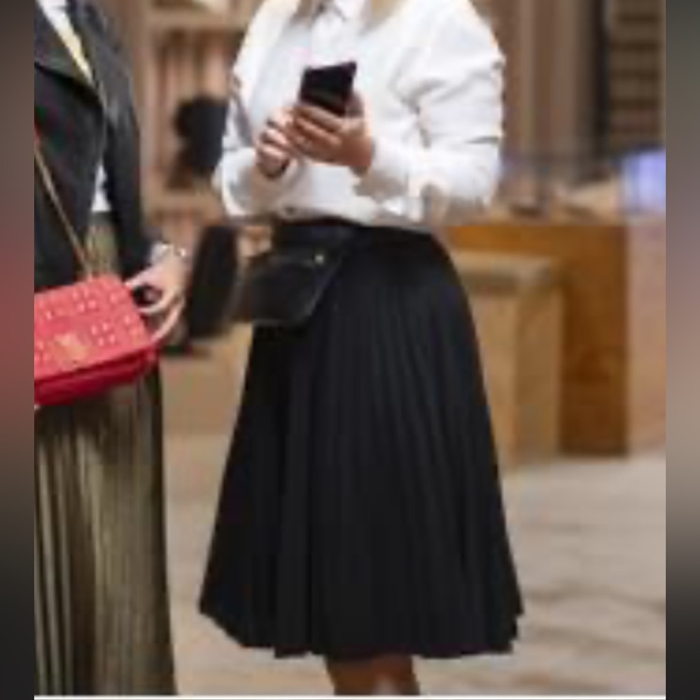 Burberry Uniform Elegant Black Pleated Midi Skirt Size 8 - Picture 2 of 16